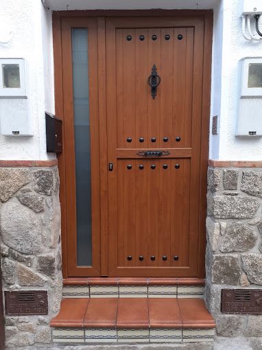 cerrajeria zapardiel puertas imitacion madera 10 - Aluminio y PVC