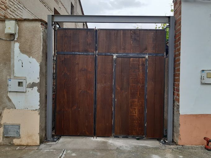 cerrajeria zapardiel puertas imitacion madera 12 - Aluminio y PVC