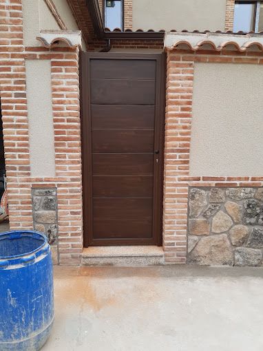 cerrajeria zapardiel puertas imitacion madera 14 - Aluminio y PVC
